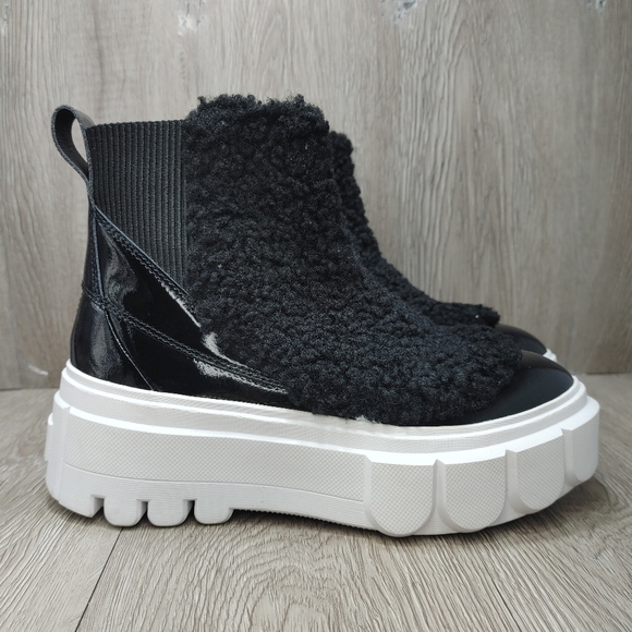 Sorel Caribou X Waterproof Chelsea Boot Black White Platform Faux Shearling 7 - Picture 2 of 12